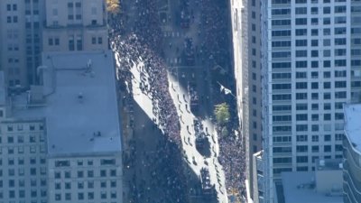 ChicagoSports's tweet image. Video: Cubs parade moves from Lake Shore Dr. to Michigan Ave. trib.in/2fLL9cN