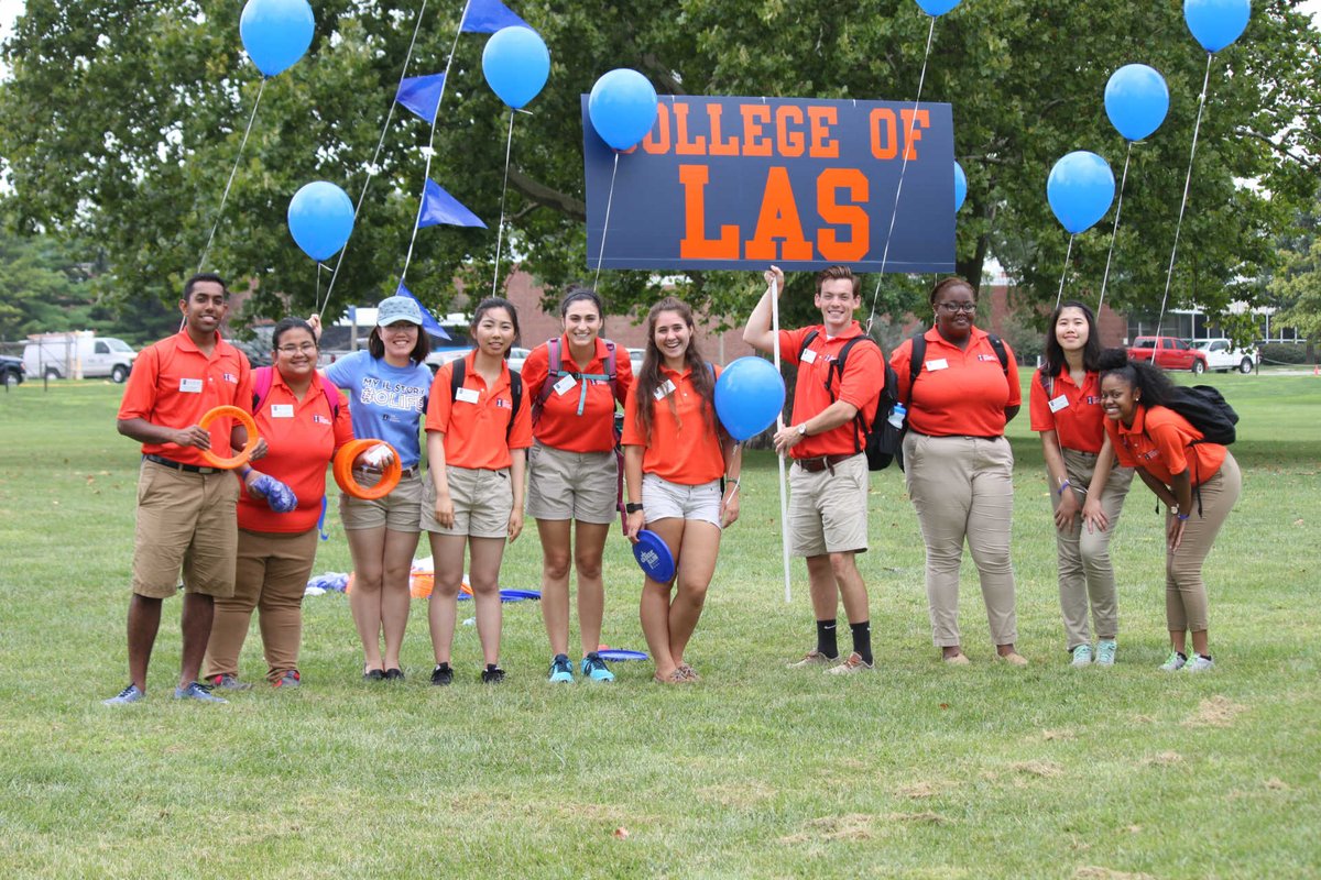 illinoisnsp's tweet photo. Orientation Leaders from the 2016 OL Team during Fall Orientation/Welcome Days 2016! #OLife2016 #FlashbackFriday #NSP https://t.co/CN1ohcswis