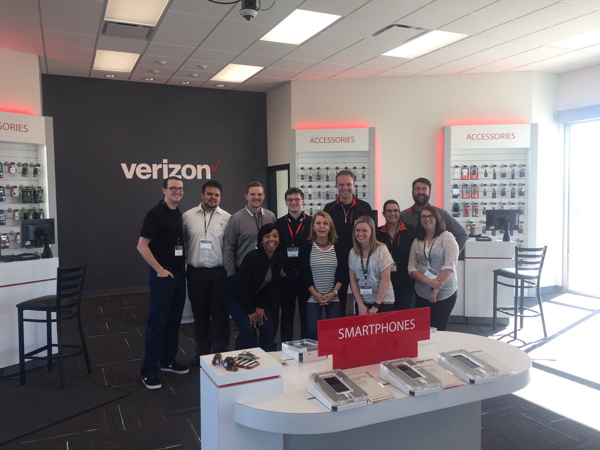 MikeLevstik's tweet photo. Congratulations Cellular Plus on your new location in Loveland Colorado. #wearenorthcentral #verizon #cellularplus #teamlevstik https://t.co/mDw7s78Oa8