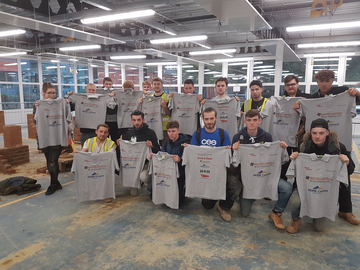 trowel63's tweet photo. One of the level 1 groups with their new polo shirts @Liz_HopeCement @GrantandStone @BritainBrickMBH @FEBrooklands https://t.co/jJCXj6KuU4