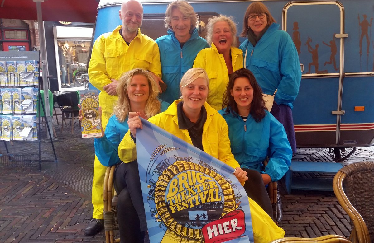 Het is vrijdagavond klokslag 7 uur. #BrugTheaterFestival begint nu. Wij wensen iedereen een mooi en gezellig theaterweekend toe! #Brugcrew