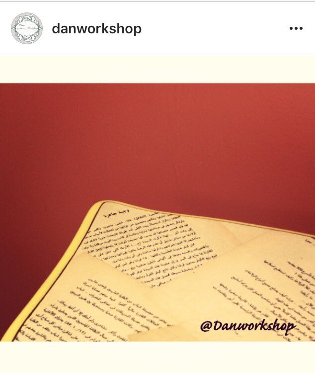 danworkshop's tweet image. أحد أعمالنا السابقة .. طاولات جانبية باستخدام ورق من كتاب حقيقي قديم 😍