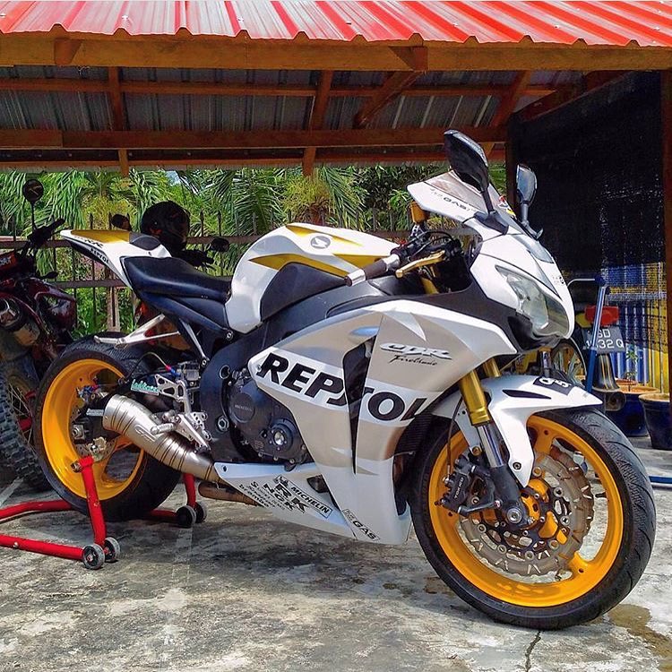 mikesnicebikes's tweet photo. What a machine!
#Motorbikes #Sportbike #MotorcycleLife https://t.co/ylghMa9Wi0