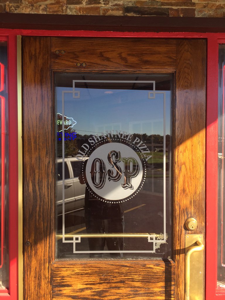 SpeedproShawnee's tweet photo. Finished up the installation for @oldshawneepizza's new frosted front door graphic. #FrostedWindow #WindowGraphic #LargeFormat https://t.co/kun1uqhK1e