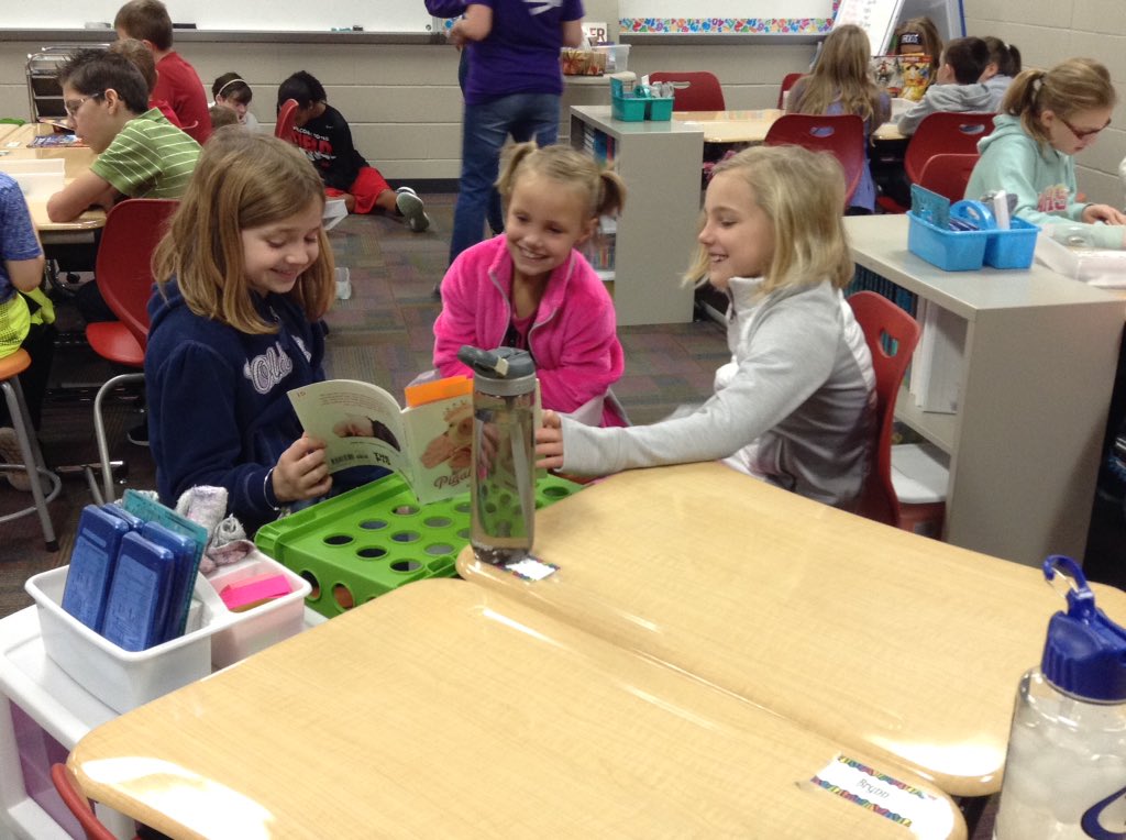 learningrocks5's tweet image. Fun, Fun, Fun, with our first grade buddies! #RCTopDogs   @AnkenyRockCreek #RCProud