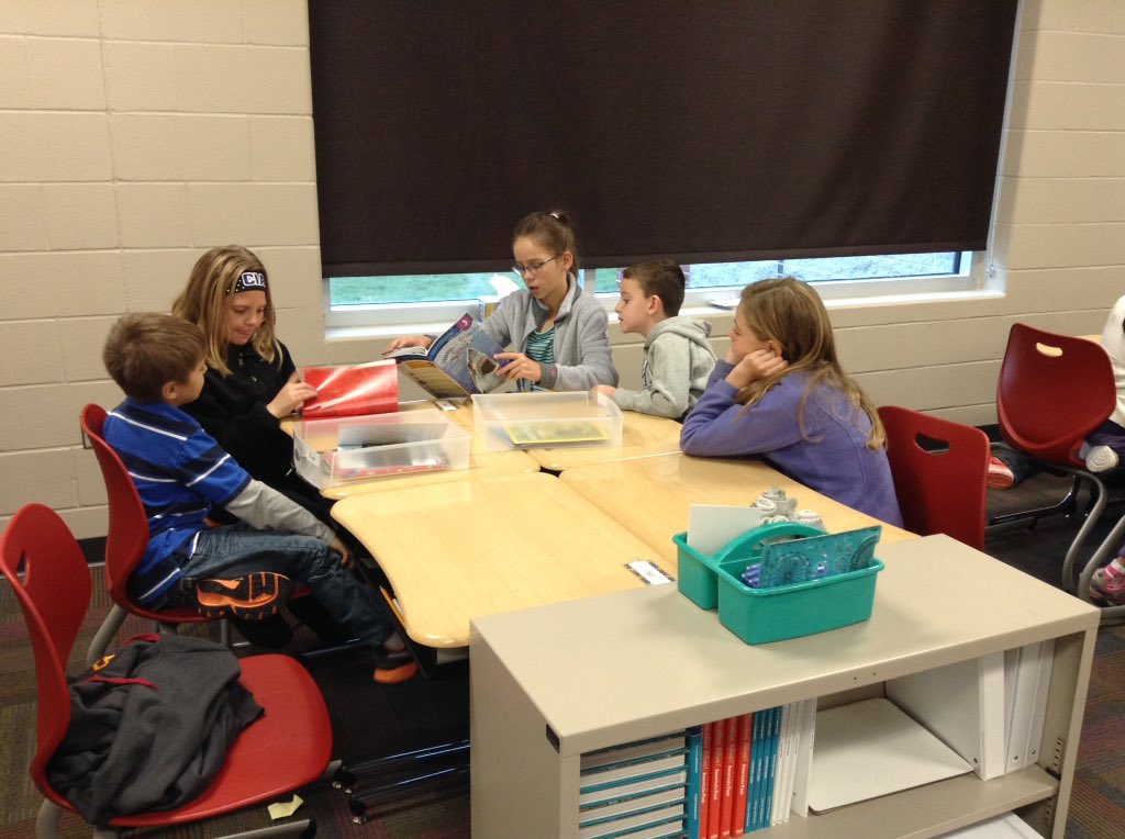 learningrocks5's tweet image. Fun, Fun, Fun, with our first grade buddies! #RCTopDogs   @AnkenyRockCreek #RCProud