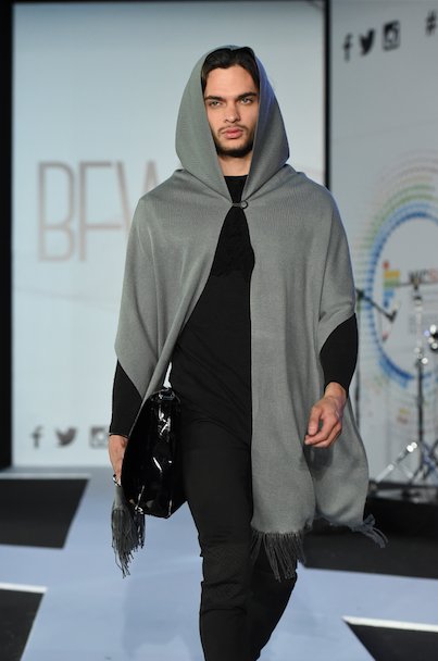 BogotaFW's tweet photo. Jimmy Egas presentó su colección "Tiempos de oscuridad” en #MICSUR2016, una gran propuesta para la moda masculina 🎩👌 #BOGFW https://t.co/aQsxLaYPVp