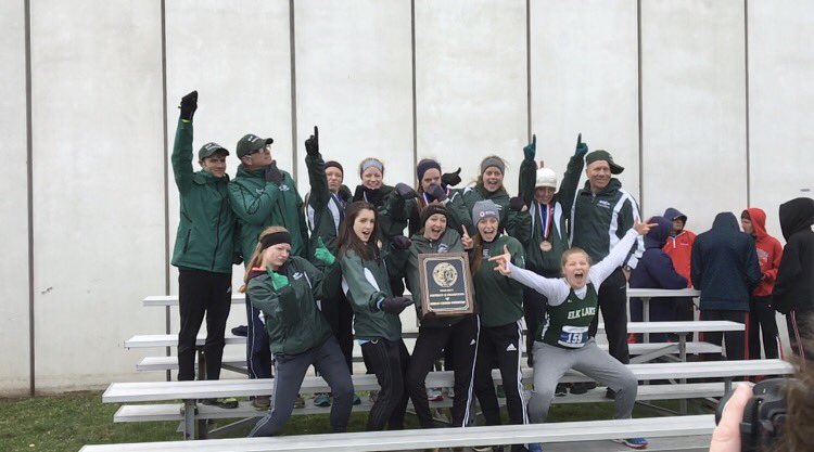 mirandaa2186's tweet photo. We're better at running than we are at taking selfies #ELXC #hersheybound https://t.co/j6KwldRnjv