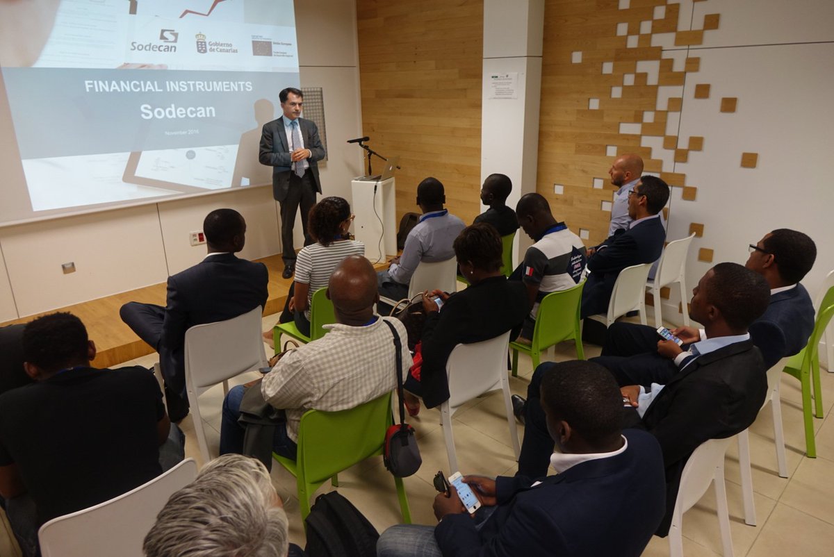 joantp's tweet photo. El #ForumTechHubs se cierra con una visita a @paletexpress, el mayor espacio #coworking de #Canarias, apoyado por @sodecan y Cajasiete https://t.co/EZI6r8LqLF