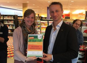 Fairtrade certificaat voor Bibliotheek Gorredijk degordykster.nl/fairtrade-cert…