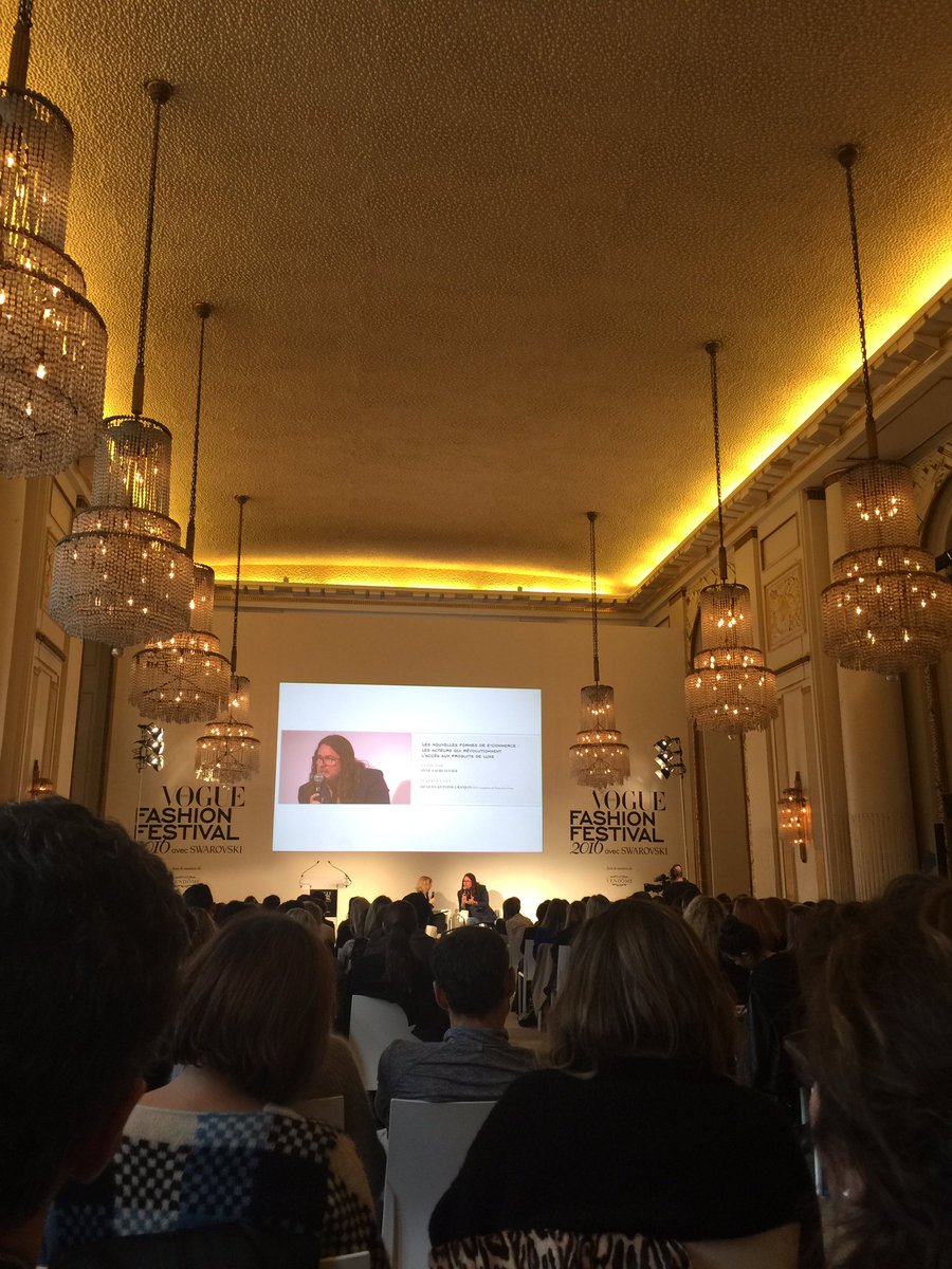 "Aujourd'hui le client veut le même service chez Dior que chez Zara." affirme <a href="/JAGventeprivee/">J Antoine Granjon</a> #VogueFashionFestival <a href="/voguemagazine/">Vogue Magazine</a> #mode