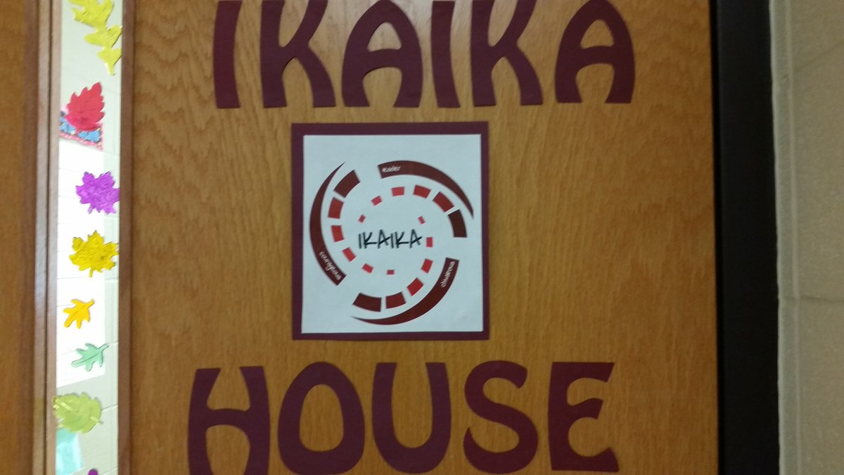 MrsZink136's tweet photo. We are ready to meet our new IKAIKA House members! @dean_amy @PrincipalAmber  @coachlukedean https://t.co/pBJwQ62sRx
