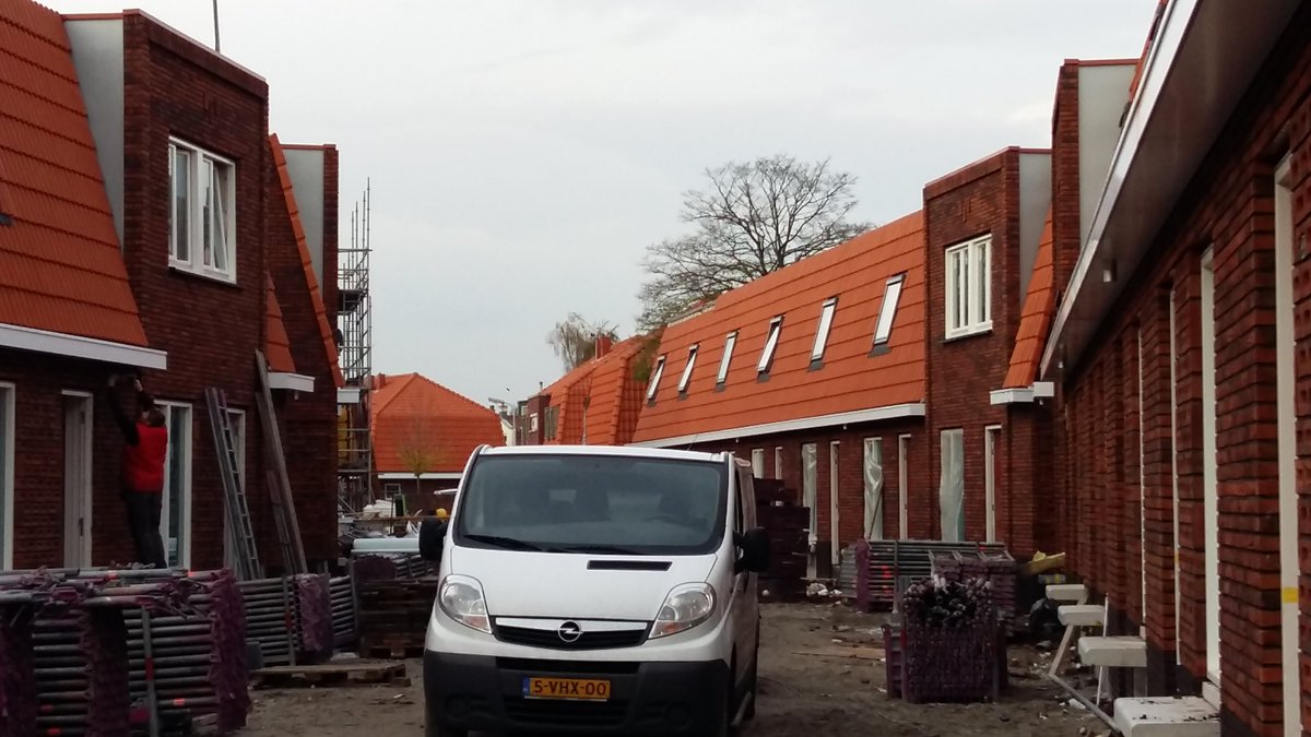 RT <a href="/O_langen/">Olaf De Langen</a>: De woningen in Delistraat te #Wormerveer uit de steiger, de NUTS kan de woningen aansluiten <a href="/parteon/">Parteon</a>