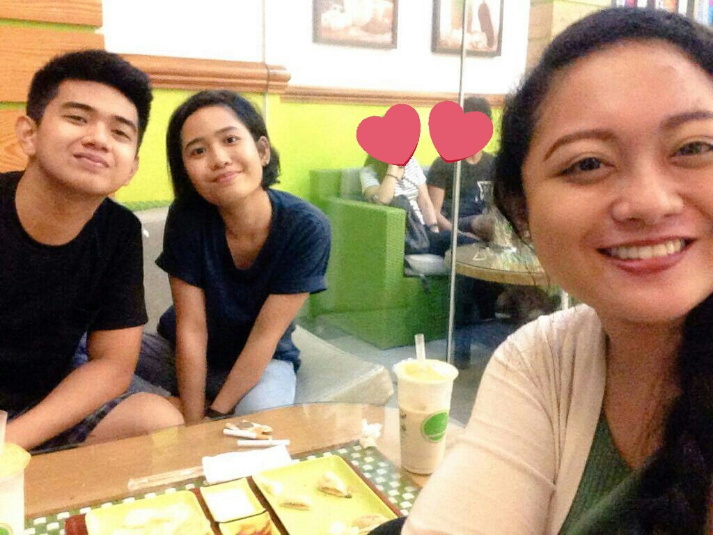 fckyeahItsKRSTN's tweet photo. 3rd wheeling. 😂😂 hehe thanks for tonight! love you both!! 💕 @_Mchlslsn @tyrnsnts https://t.co/10H9BUsJur