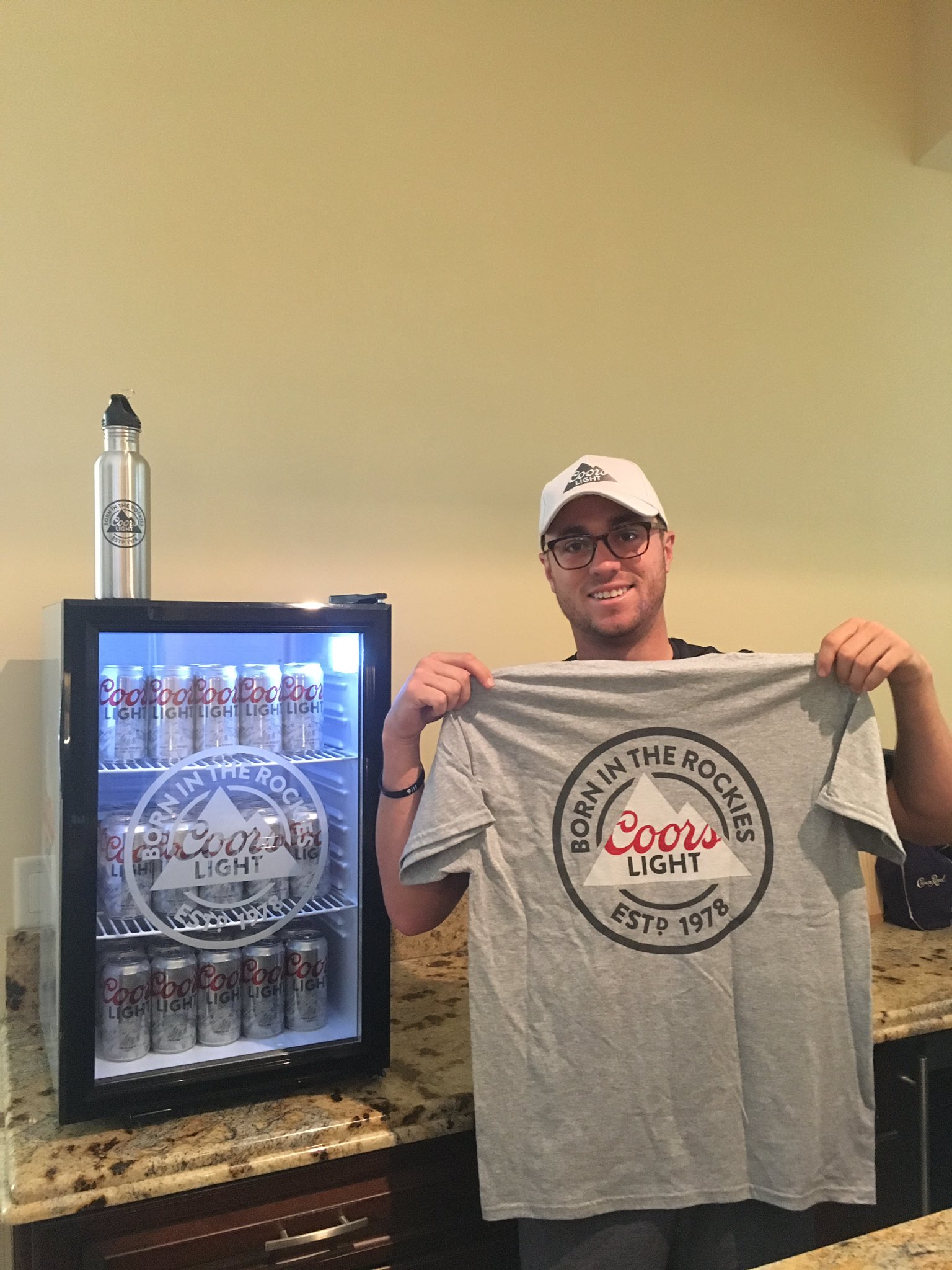 Justin Thomas On Twitter Moving Into A New House Means House Cooling Gifts Thanks Coorslight For The Goodies To Help Break In The New Pad Right Silverbullets Https T Co Zjwimrixid