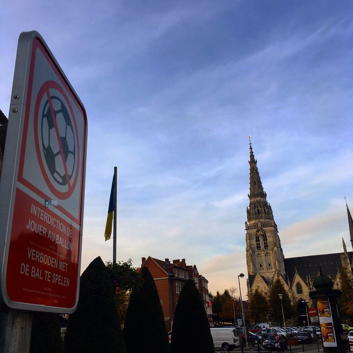 meenzer_on_tour's tweet photo. "Fußball spielen verboten" - man sollte als Mainzer beim Auswärtsspiel nicht immer alles so wörtlich nehmen 😉 #andm05 #mainz05 https://t.co/SCiwvoWtKG