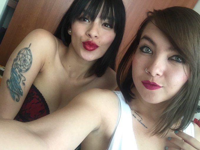 Hey babes search us in Sharon_grayy in chaturbate ;) muaa https://t.co/DGLu6XUZW1