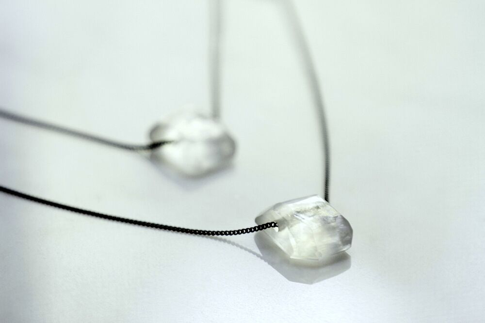 FibresCollectiv's tweet photo. #ModeMTL #FibresCollectives #DesignerFC Fovea, des bijoux de Méla qui captent la lumière selon vos mouvements https://t.co/idJThNeq1I https://t.co/jIhpQH549e
