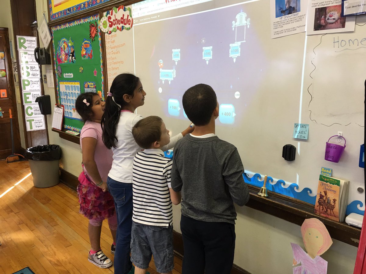 MsKolano's tweet image. So much tech and teamwork in centers today #WeeWorkTogether