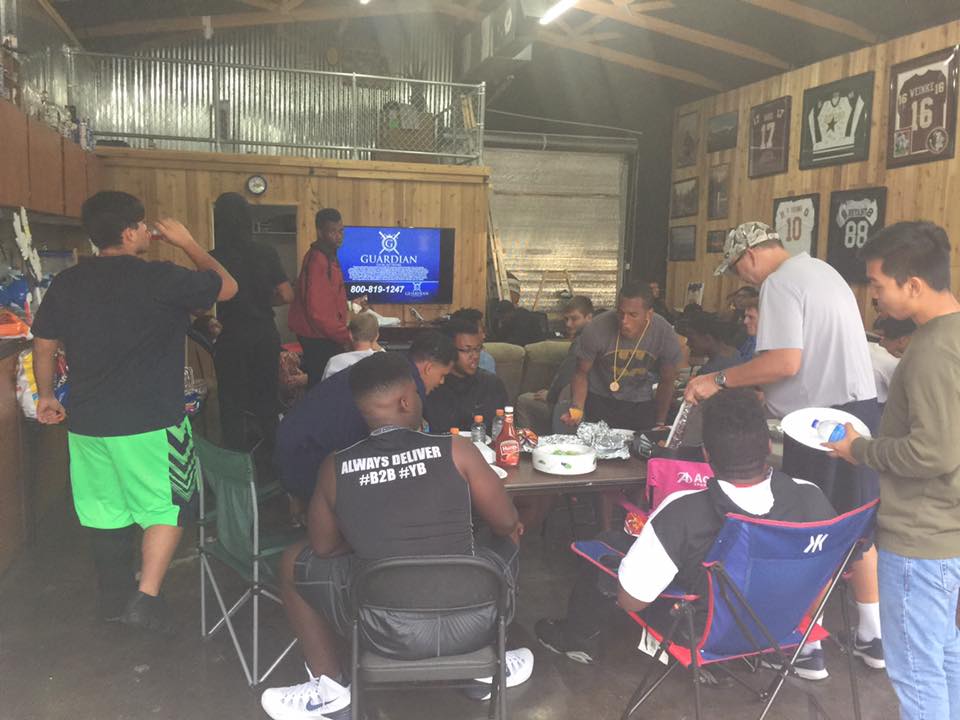 BaldingEagle50's tweet photo. Team dinner at the BEBC clubhouse! Super group of young men #lotsofmouthstofeed #winners @CoachGambill @coachcoryc @RWESBISHOP @Bigdaddydog https://t.co/SbfILBtnRT