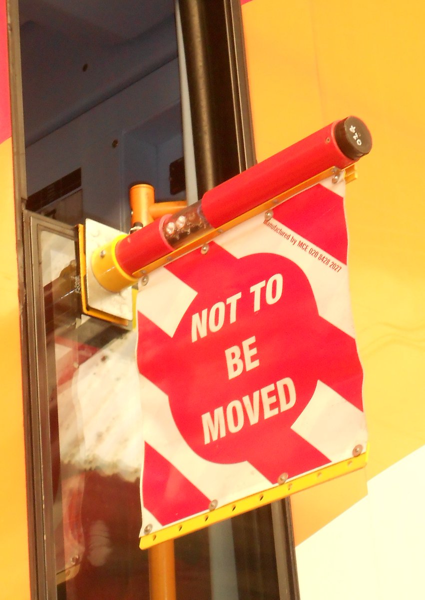 Railwaysafety's tweet photo. MCE 1901 Roll Up "Not to be Moved" Sign/Lamp
Designed to fit the needs of travelling engineers only 0.8kg
Hook, Magnetic or Limpet fixing. https://t.co/Bv1xq896SZ