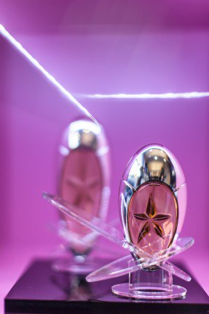 majelan_x's tweet photo. .@Mugler célèbre son #parfum "#AngelMuse" avec un pop-up store : https://t.co/k3XmXiUmdc https://t.co/WOZjPj3FDv