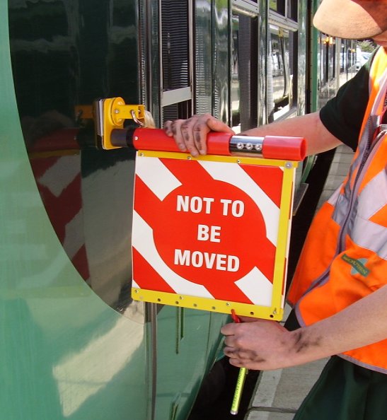 Railwaysafety's tweet photo. MCE 1901 Roll Up "Not to be Moved" Sign/Lamp
Designed to fit the needs of travelling engineers only 0.8kg
Hook, Magnetic or Limpet fixing. https://t.co/Bv1xq896SZ