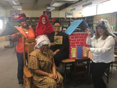 drshoutn's tweet photo. Grandma and the Woodchopper saved #RedRidingHood (in this version😊) Great #morris #ParadeofReaders performance @HSVk12 @pboyd_morris https://t.co/sMVLUQdIxh