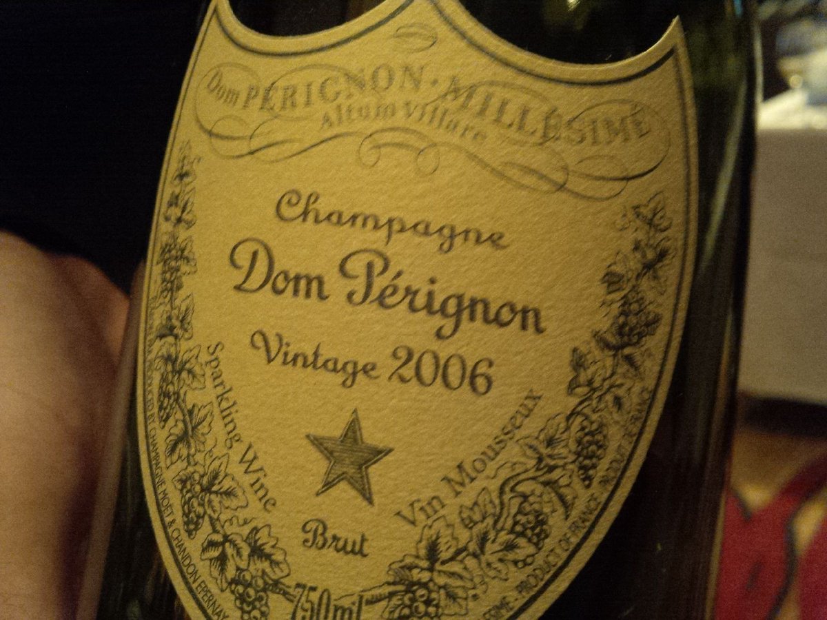 exquismag's tweet photo. C'est le début de la 15e édition avec Patrice L’Écuyer, qui anime la 1ère dégustation de champagne Dom Pérignon #MPV2016 https://t.co/9INk4mtFDF