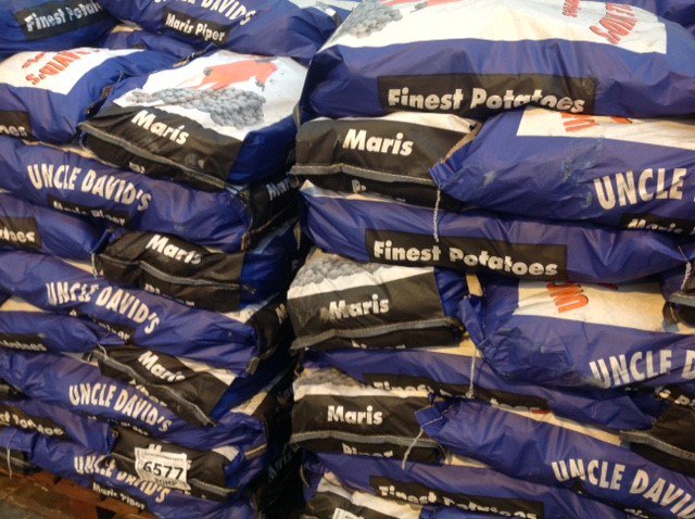 SharrocksFresh1's tweet photo. Uncle Davids - #MarisPiper, #Sagitta and #Agria - are all flying out for the weekend so please pre-order any large volumes. #QualitySpuds https://t.co/jPdb8doKj0