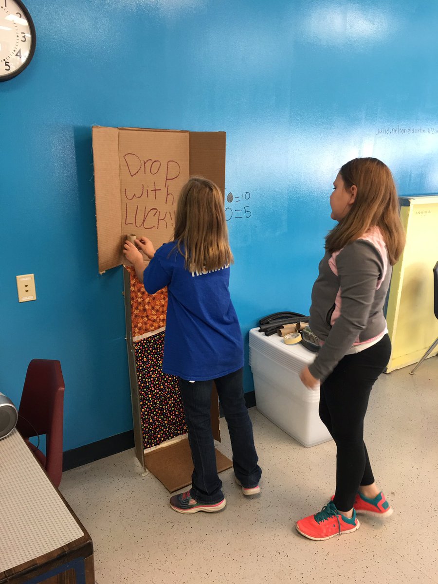 pam_schwarz's tweet photo. The #4thgr Young Scholars @NevelnSchool are making cardboard arcade games in the #makerspace. https://t.co/gKGCGGHxY0