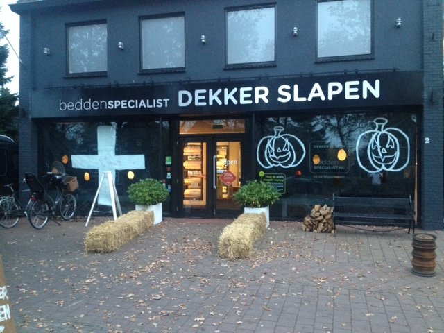 De voorbereidingen zijn in volle gang! Tot vanavond?! #Halloween #wiedurft
