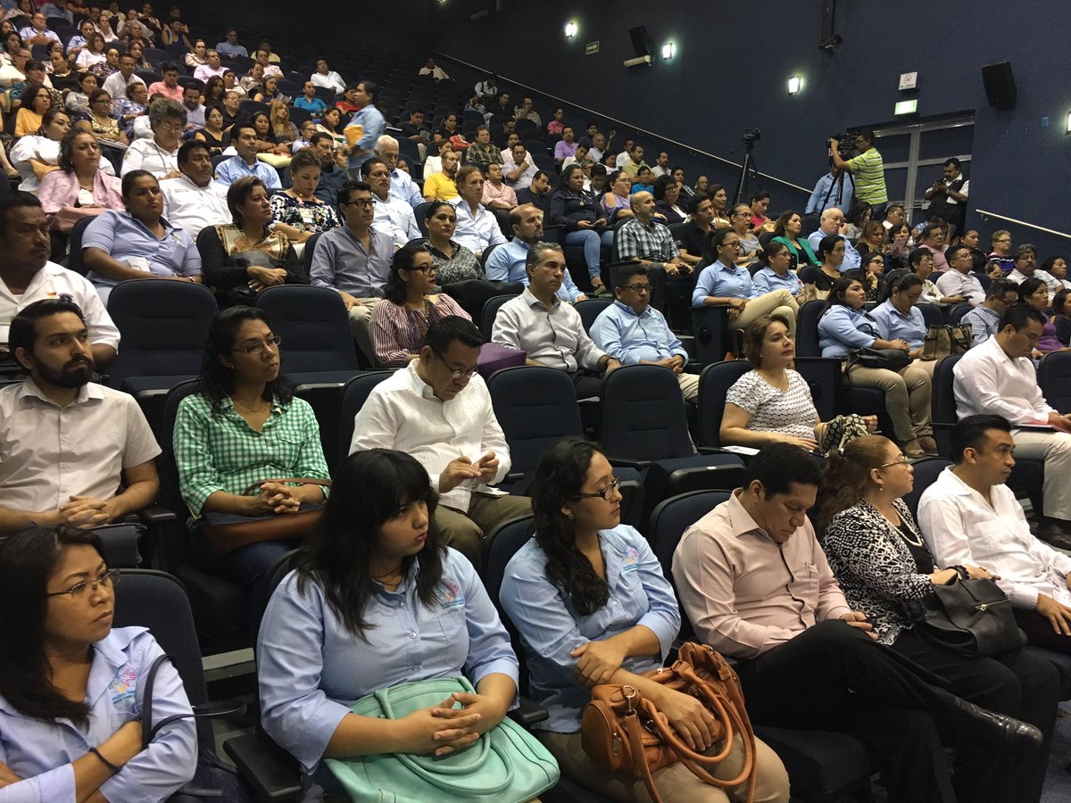 SSPCTabasco's tweet photo. También en el Panel Magistral de @CedhTabasco Comisionado de la Policía Estatal #JCVG y #PAV de @Cenepred_Tab https://t.co/FbN7CRUufz