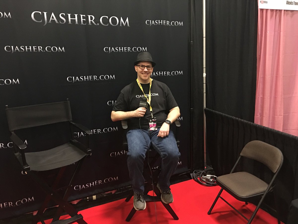 js_phl's tweet image. @CJAsherOfficial getting all geared up at @EXXXOTICA !!! #CJasher #Exxxotica2016 #interviews #quarterpastmidnight
