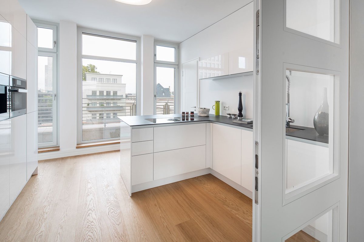 Walk-in Wochenenden im November. So sieht sie aus: die Küche unserer Dachterrassen-Maisonette-Musterwohnung #gerlingquartier #musterwohnung