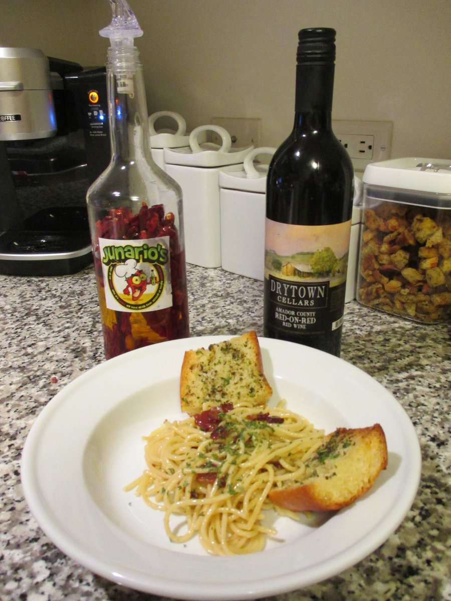 JunarioS's tweet photo. #pasta #fridayreads #friday #DubNation @Sarcones_Bakery @cookierookiebec @Recipe_Health https://t.co/eOm7D37XUj