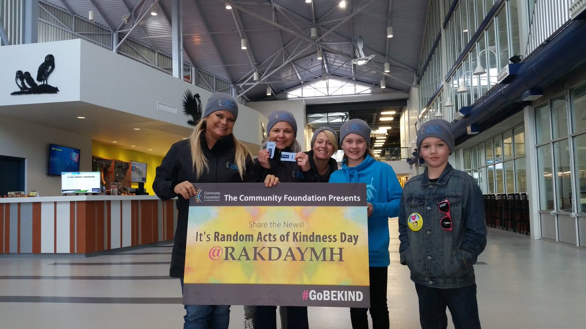 JACK1021MH's tweet photo. Here we are @medicinehatcity Family Leisure Centre doing more Random Acts @CFSEA @RakDayMH #GoBekind https://t.co/qEHghyHmx6