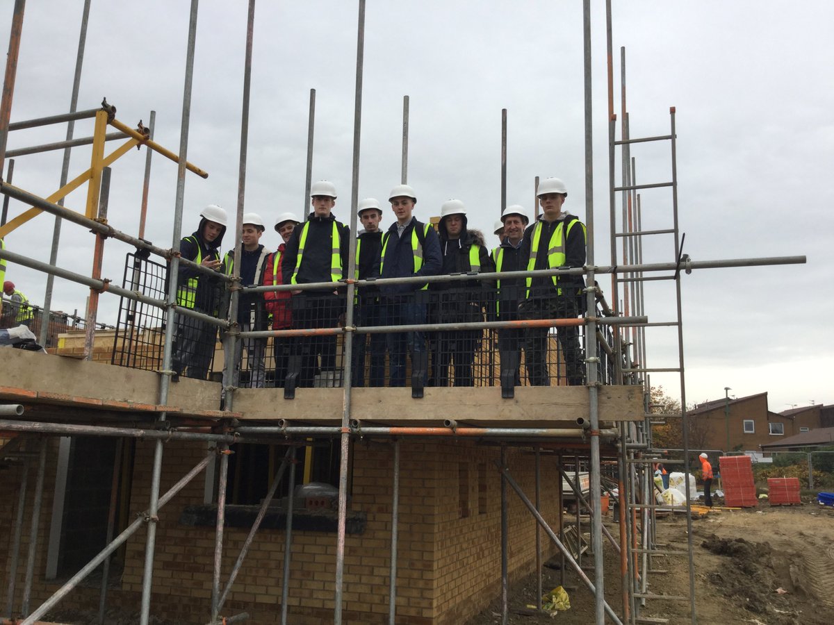 Tolentplc's tweet photo. .@NCDOfficial carpentry students enjoy a visit to Eden Field site https://t.co/3ANnhDBwuk @DaveCarruthers3 @ChapterHomes #ukconstruction https://t.co/7z0S8Ihjf6