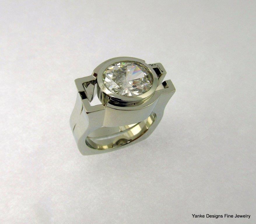 YankeDesigns's tweet image. Ladies 14kt White Gold Ring with bezel set 3.00ct oval shaped Diamond.