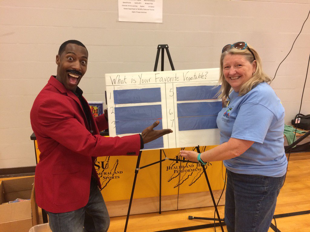 BrendaSharp2015's tweet photo. Steve Harvey's in the House! Family Feud. #kshperd2016 https://t.co/FftsBggLMZ