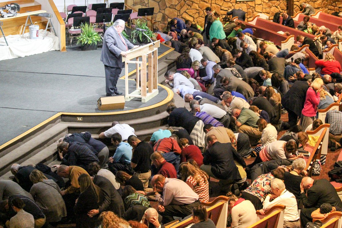 llcconference's tweet photo. Thursday evening service with Dr. David Gibbs. #LLC2016 #fitlyframed https://t.co/5me7VB4h0x