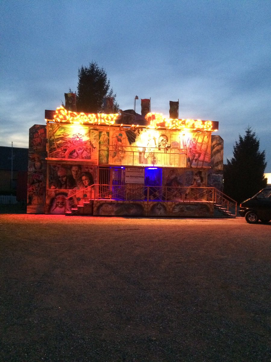 Zat. 5 nov. va. 19 uur #ScaryNight op de parkeerplaats bij Maris Mode en de Grutter slapen en wonen in #Terwolde #Spookhuis #Spannend