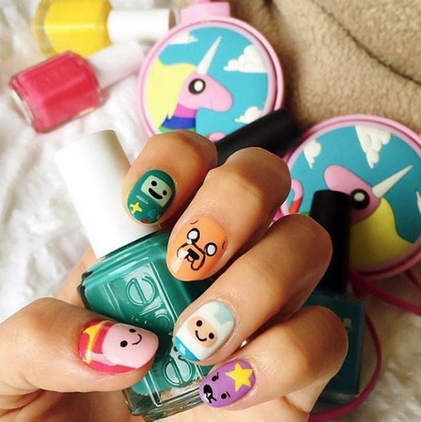 What time is it? 

(💅: StephStoneNails/Instagram)