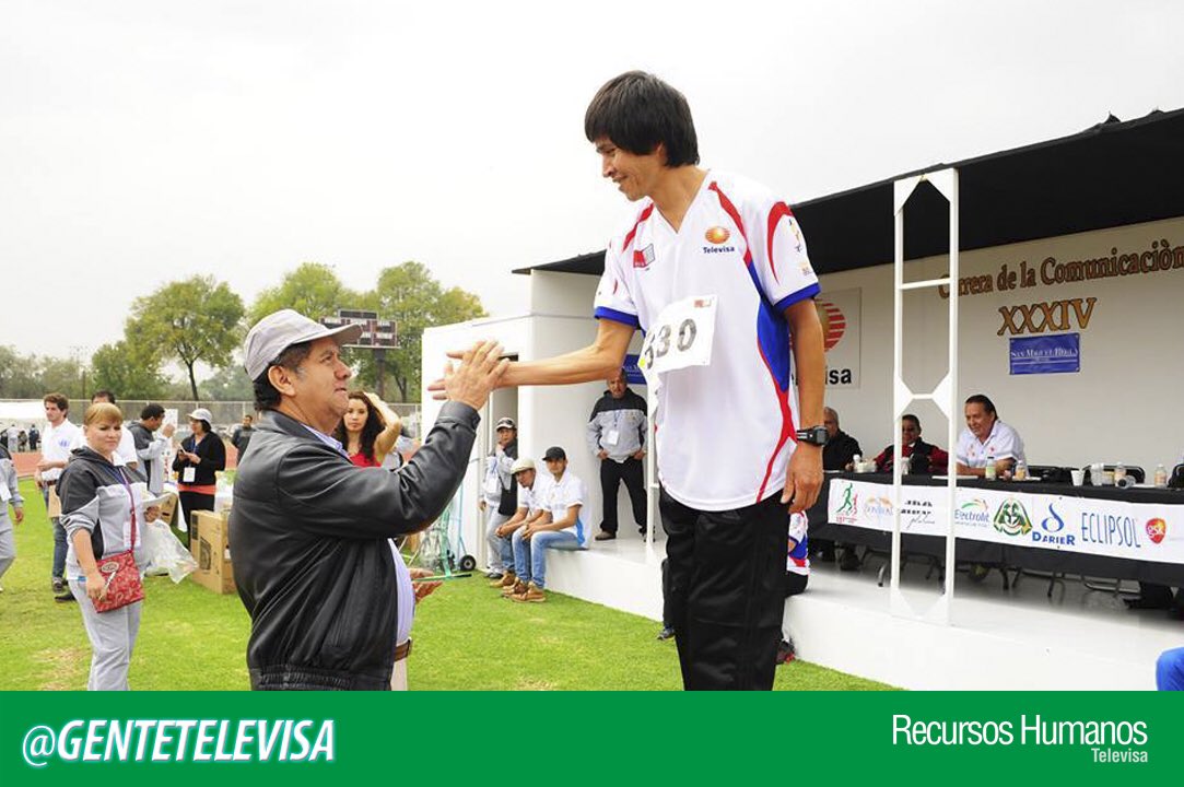 GenteTelevisa's tweet photo. En @Televisa y @SITATYR_Oficial 
nos interesa que nuestros colaboradores estén sanos y satisfechos y nuestro equipo  unido. #CarreraCom2016 https://t.co/vqz1UNm0bU