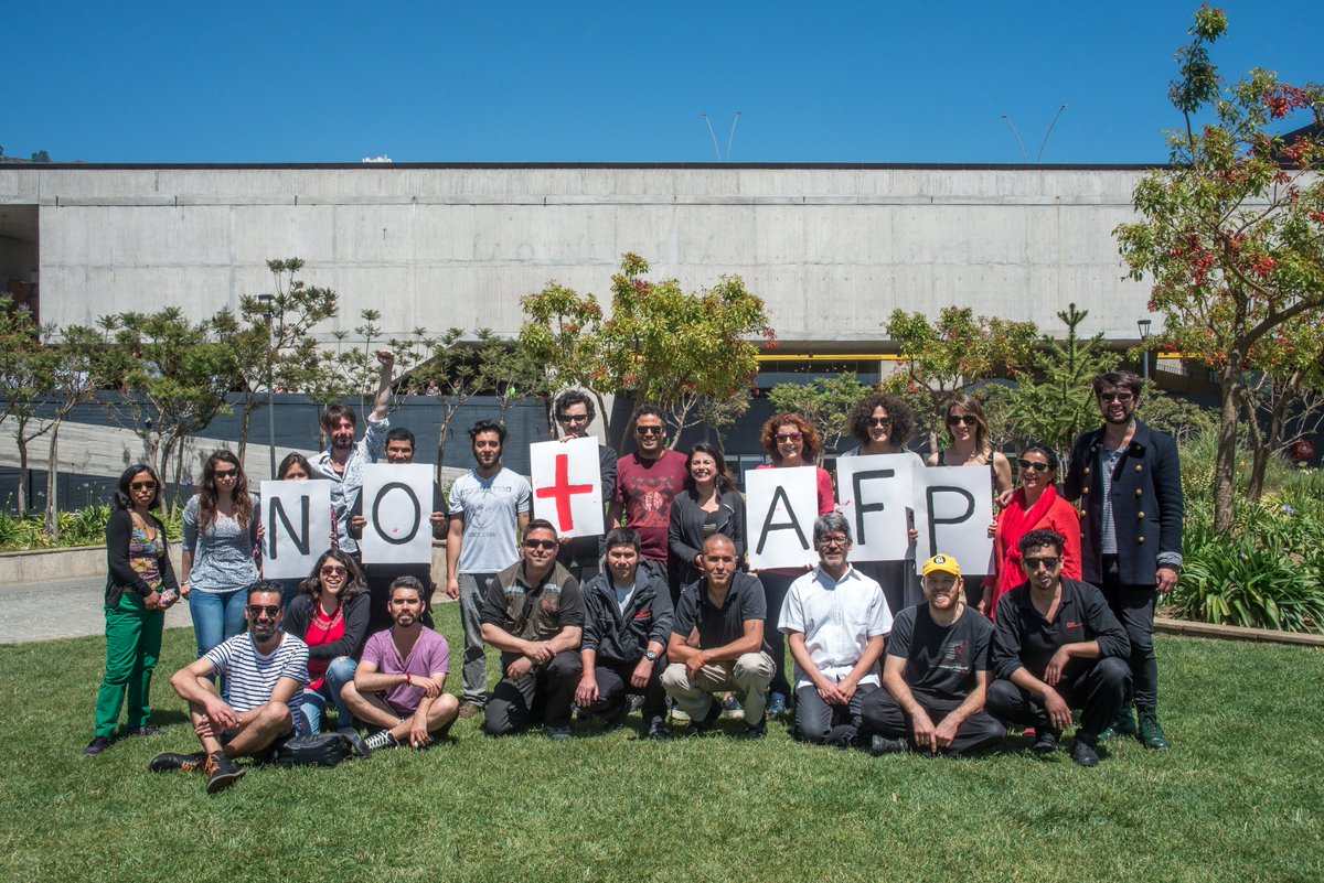 parquecultural's tweet photo. Trabajadoras y trabajadores del Parque realizan acción en apoyo al paro nacional de No + AFP #yoparoel4 #paronacional #NoMasAFP https://t.co/XDkQ5u4rg6