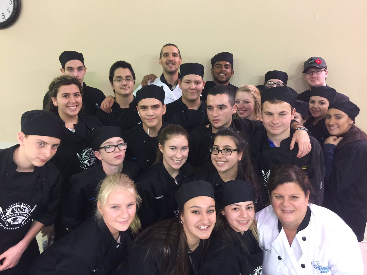 TownOfCaledon's tweet photo. The #culinaryarts team from St. Mike's at the Mayor's Business Lunch in #Caledon. @DPCDSBSchools @Caledon_Mayor #Caledonmbb https://t.co/twyxHcLGz9