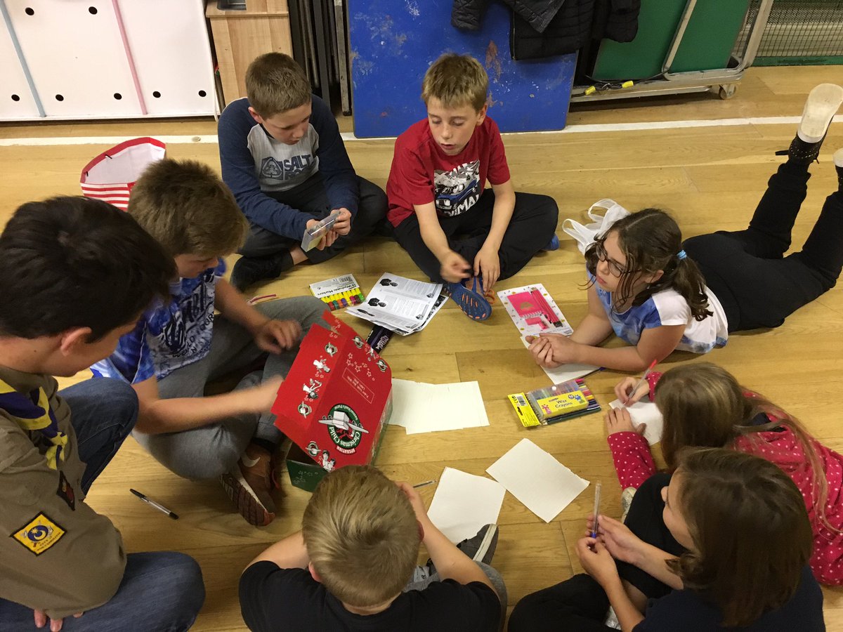54thPortsScouts's tweet photo. Good to see our Scouts getting stuck in with their shoeboxes this evening! https://t.co/9pU6IK3uCp