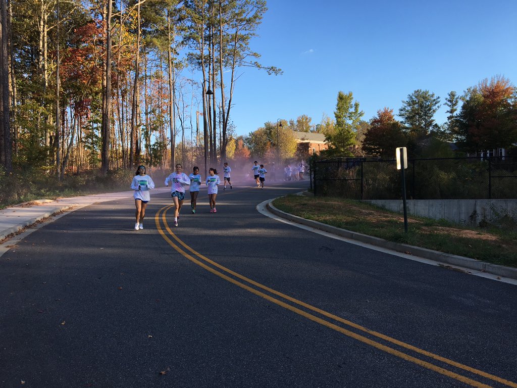 CambridgeHS1's tweet photo. What a great night for the color run! Supported Cure for cancer, girls' basketball and girls' lacrosse and DECA. https://t.co/B4hZvV1nUI