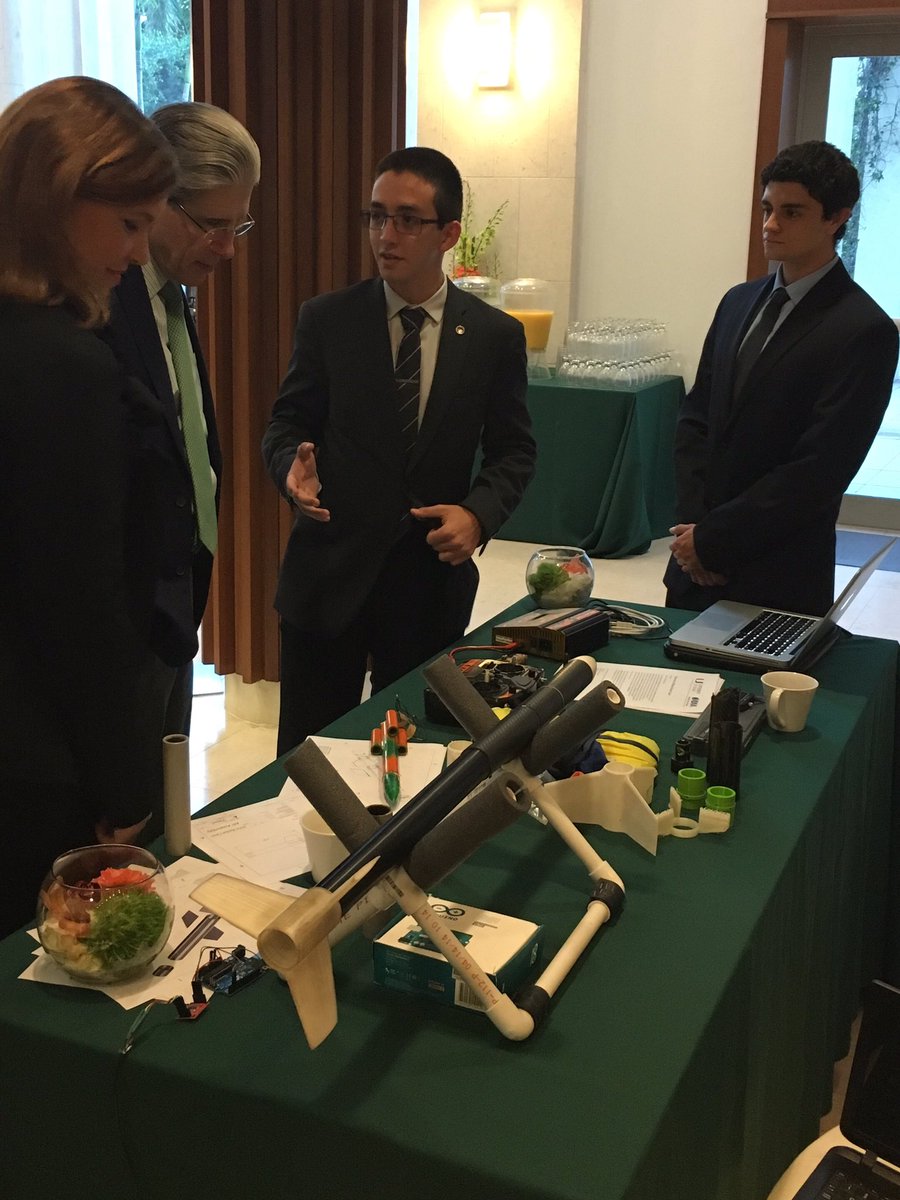julio_frenk's tweet photo. Had a wonderful time welcoming our College of Engineering alumni back to campus for Homecoming &amp; Alumni Weekend celebrations. #AWH16 https://t.co/xsr2LOJjgI