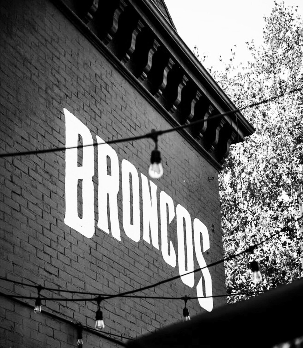broncos_TO's tweet photo. Friday night - we see you! Cheap eats, cheap drinks and good vibes. Need we say more? 🌃🌃🌃 #toronto #yyz #fridaynight https://t.co/CuGhcx3SZy